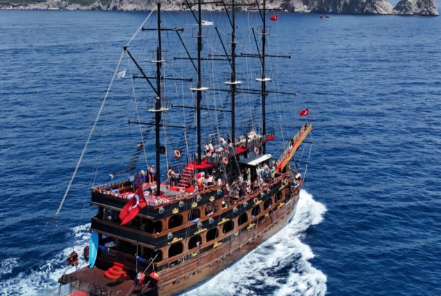 Rejs Statkiem Pirackim w Side – Wycieczka na Morzu Śródziemnym 🇹🇷🌊